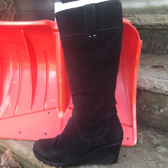 La CANADIENNE Shoes - ❄️La CANADIENNE 9.5 black wedge boots